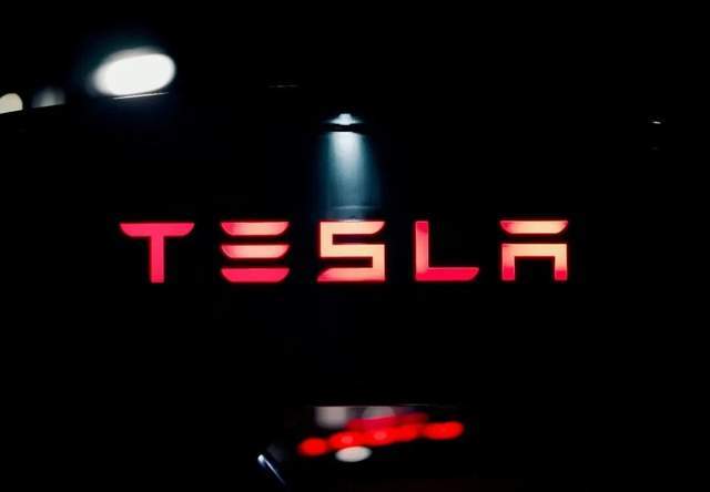 马斯克考虑出书讲解特斯拉_马斯克画的饼越来越大，特斯拉和SpaceX不够分了_