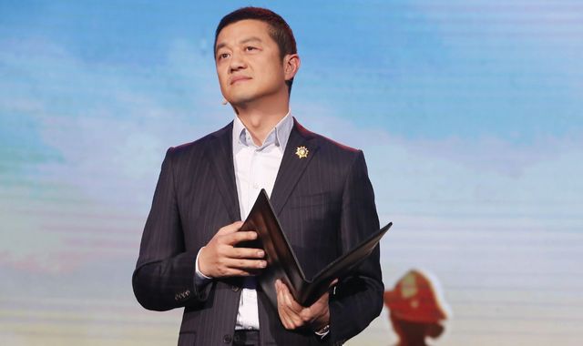 “商业黑洞”李亚鹏，一夜之间反转成侠_“商业黑洞”李亚鹏，一夜之间反转成侠_