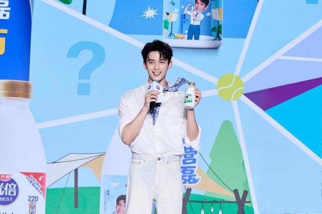 _与吴磊同行，奔赴粉丝见面会！光明乳业以加倍保护力，为健康加冕_与吴磊同行，奔赴粉丝见面会！光明乳业以加倍保护力，为健康加冕