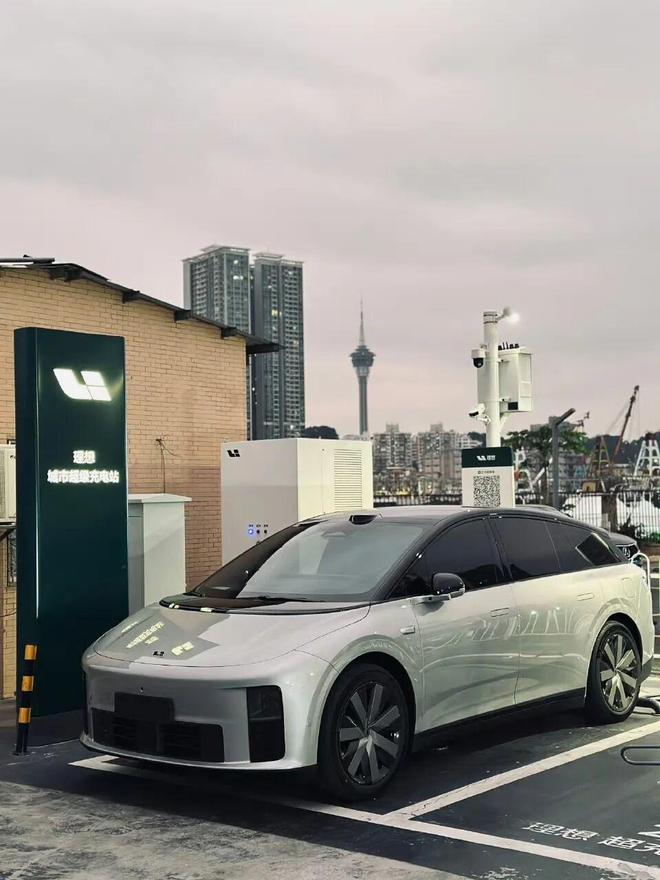 理想汽车跌超9%_理想销量破万_