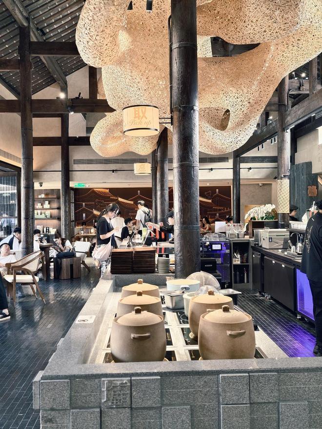 茶百道去年营利双增，净利同比增长71%至8.2亿元，多地门店已上线咖啡产品